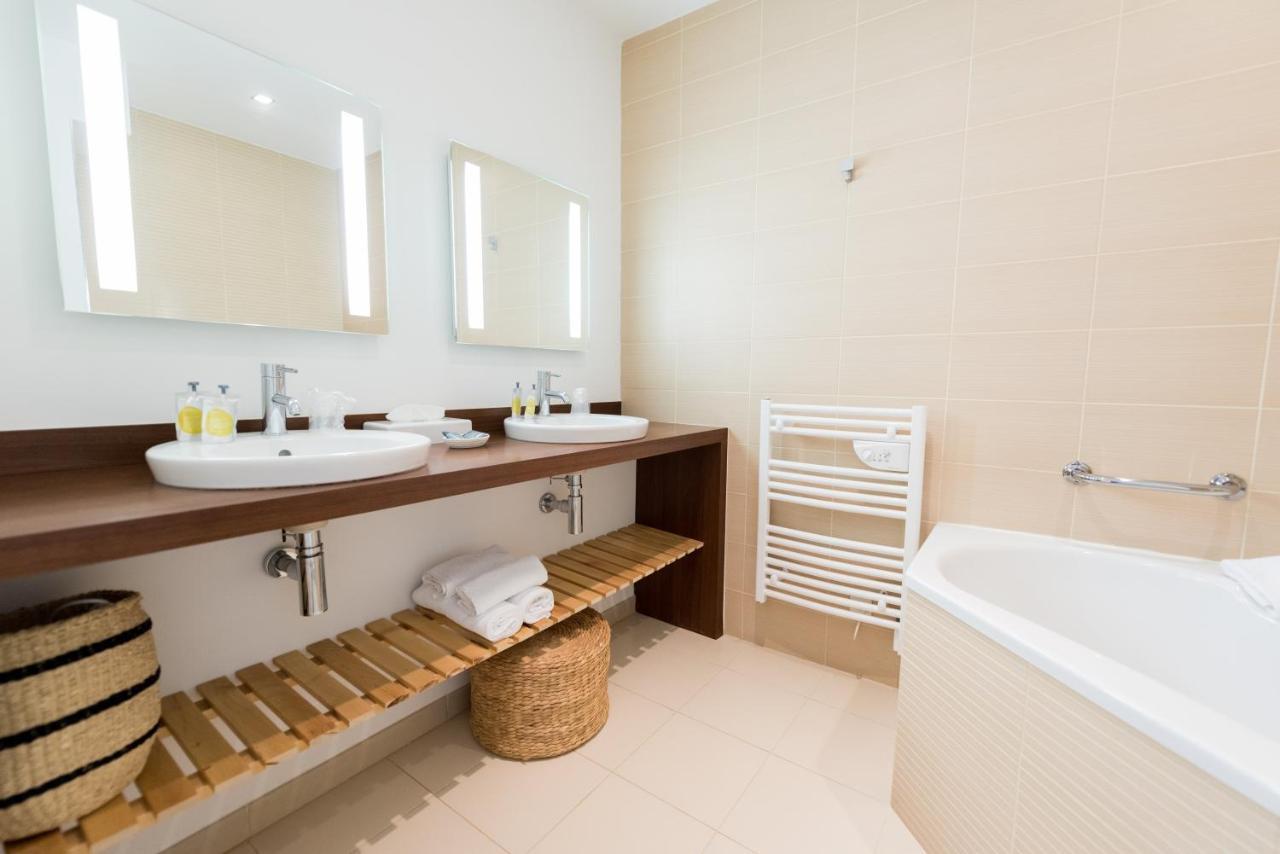 Hotel La Jetee Saint-Martin-de-Re Ngoại thất bức ảnh